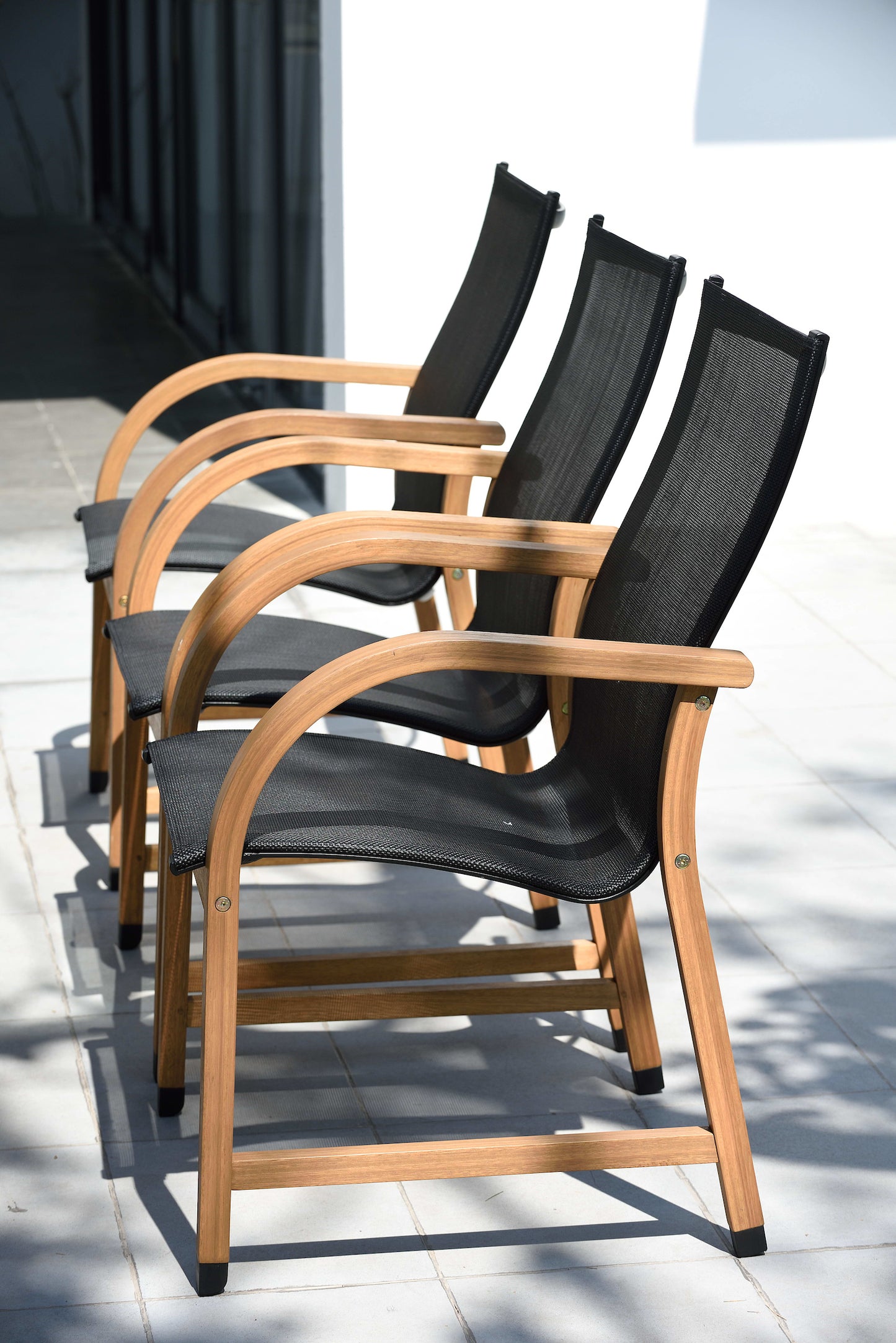 Oldbury Round Table and 4 Manhattan Black Armchair Dining Set