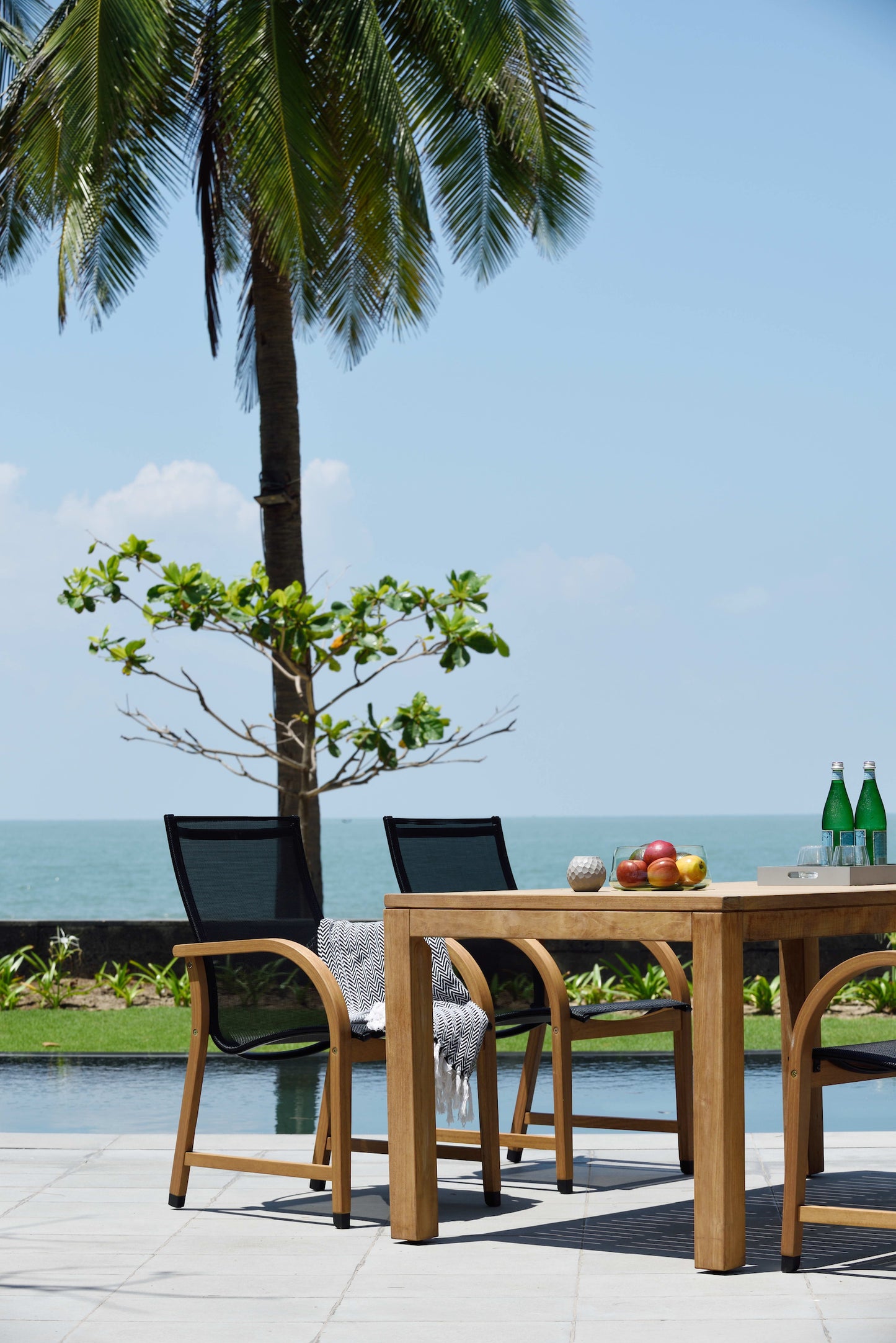 Rinjani Rectangular Big Table and 8 Manhattan Black Armchair