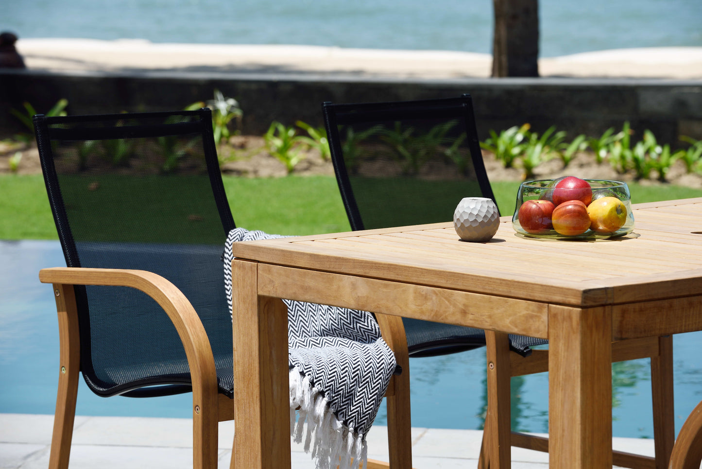 Rinjani Rectangular Table and 6 Manhattan Black Armchair